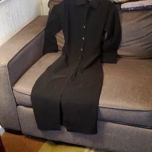 A Tight Black Dress witg Collar and Half Sleeves